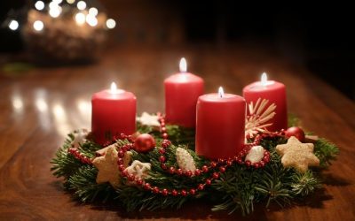 Advent régen és ma: hagyományok, színek, jelképek